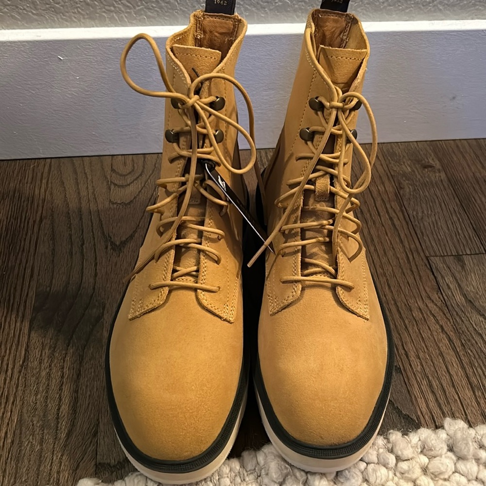 Sorel size 10.5 waterproof boots-new!